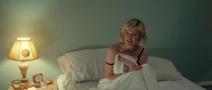 Una scena di On the Road che ha come protagonista Kirsten Dunst - Frasi sul sesso degli attori e dei registi