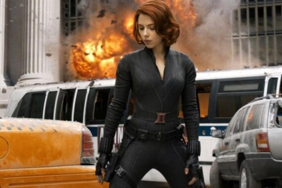 Scarlett Johansson nuda sotto la tuta in The Avengers