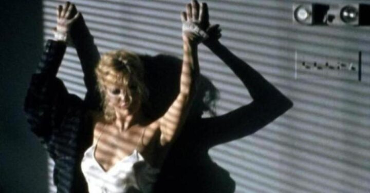 Gli striptese più famosi della storia del cinema, Una scena dello spogliarello di 9 settimane e ½,, che ha come protagonista Kim Basinger