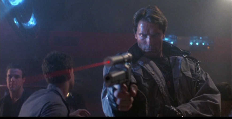 Terminator citazioni, frasi e dialoghi di James Cameron, con Arnold Schwarzenegger, mirino