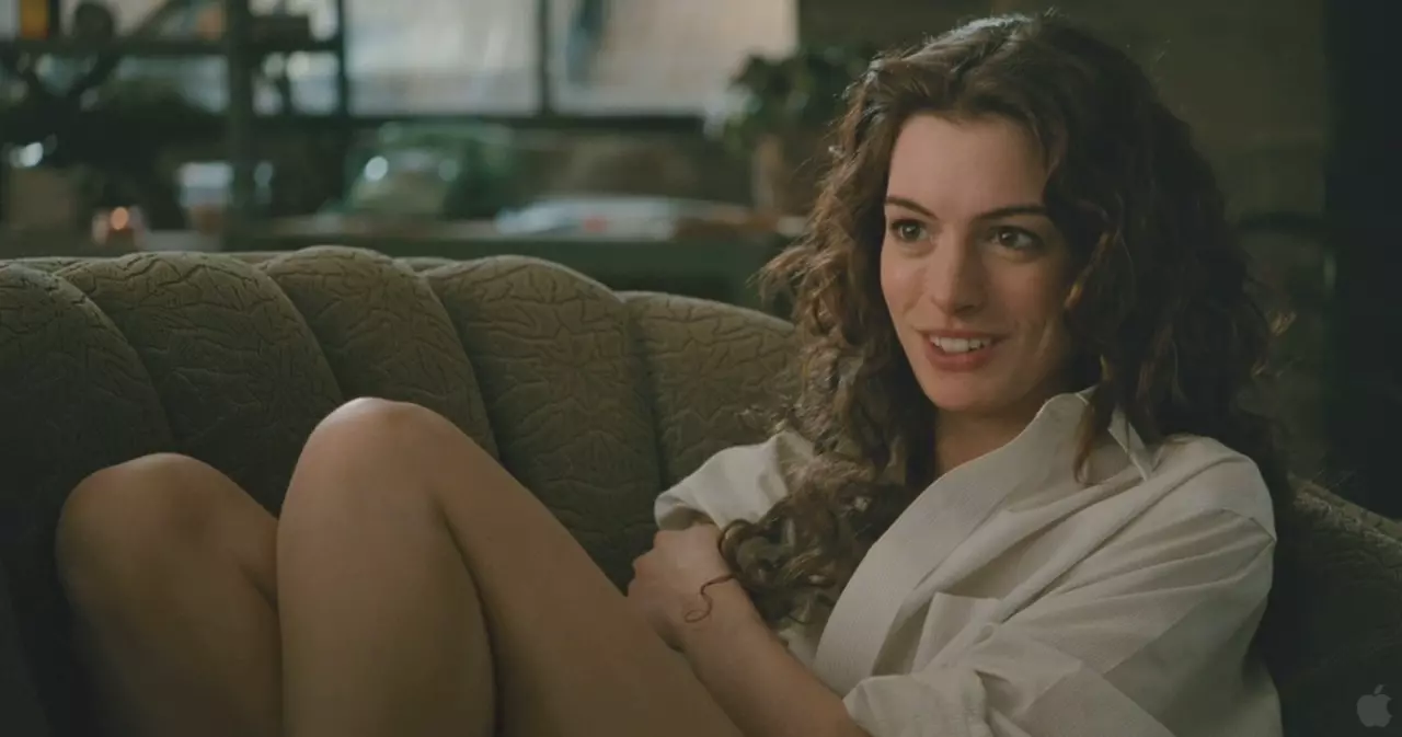 Amore & altri rimedi, 2010, Edward Zwick, Anne Hathaway, gambe, sexy, Maggie Murdock