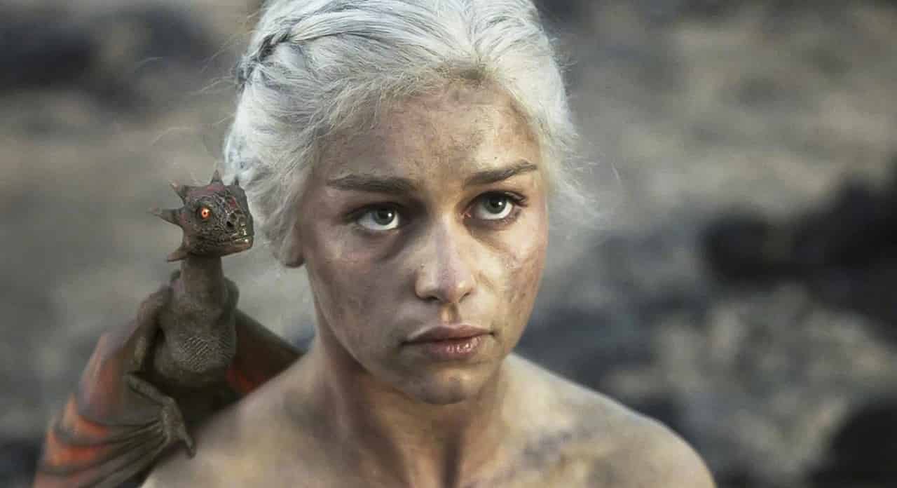 Game of Thrones, Il Trono di Spade, Emilia Clarke nuda, Daenerys Targaryen, drago