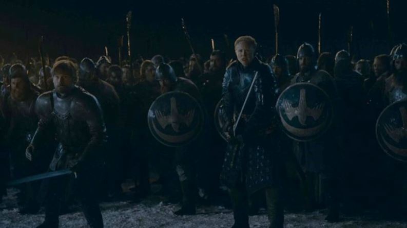 Una scena di Game of Thrones, che ha come protagonisti Nikolaj Coster-Waldau e Gwendoline Christie