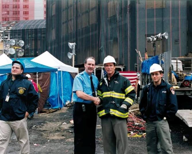 Arnold Schwarzenegger volontario l'11 settembre