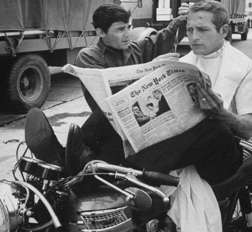 Paul Newman legge il New York Times