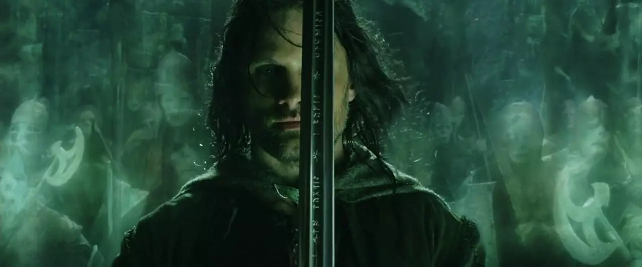 Il Signore degli Anelli - Il ritorno del re frasi e dialoghi, 2003, Peter Jackson, Viggo Mortensen, Aragorn, esercito dei morti, spada, Andúril