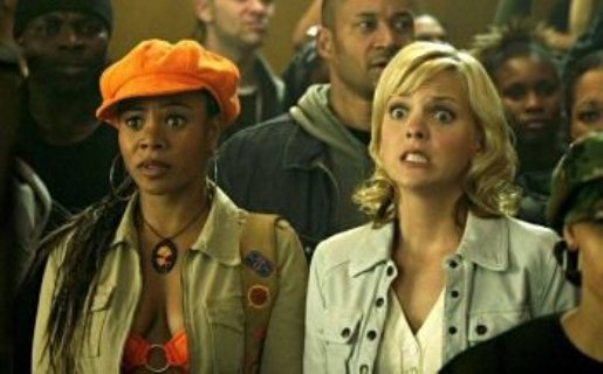 Scary Movie 3 - Una risata vi seppellirà recensione trama, curiosità, citazioni e dialoghi