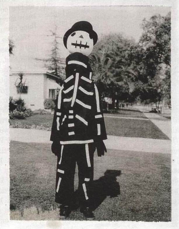 Tim Burton nel 1967 con il costume di Halloween