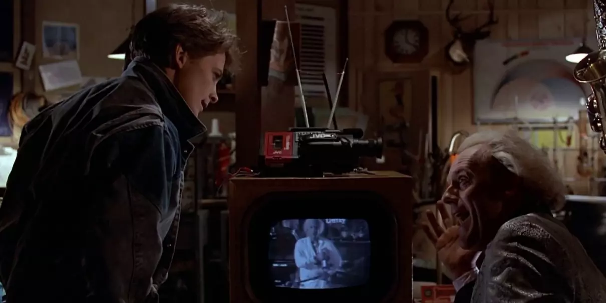 Ritorno al futuro, 1985, Robert Zemeckis, Michael J. Fox, Christopher Lloyd, Marty McFly, Doc Brown televisione, videocamera jvc