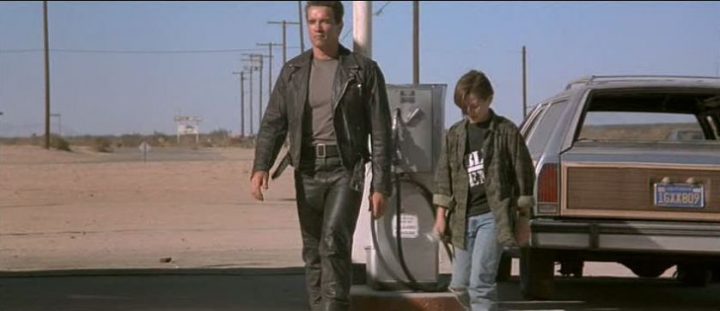Terminator 2 - Il giorno del giudizio di James Cameron con Arnold Schwarzenegger, Linda Hamilton, Edward Furlong, Robert Patrick, Earl Boen, John Connor, pompa