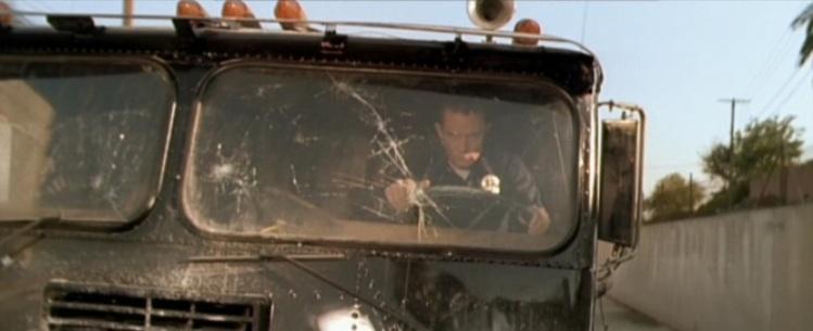Terminator 2 - Il giorno del giudizio frasi, citazioni e dialoghi, di James Cameron, con Arnold Schwarzenegger e Robert Patrick, camion