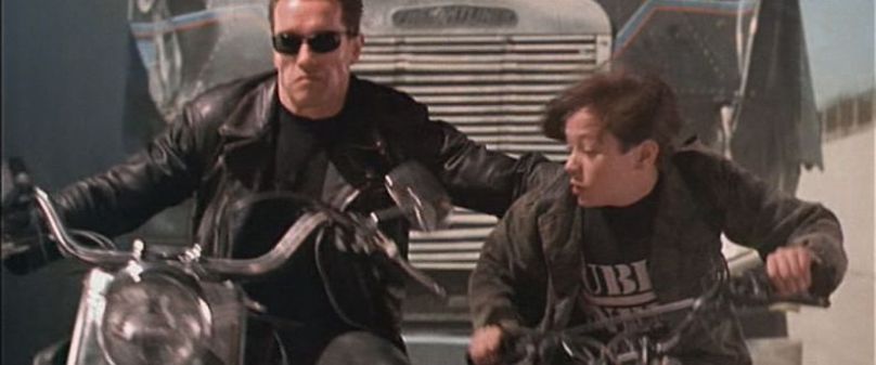 Terminator 2 - Il giorno del giudizio citazioni e dialoghi, di James Cameron, con Arnold Schwarzenegger e Edward Furlong moto