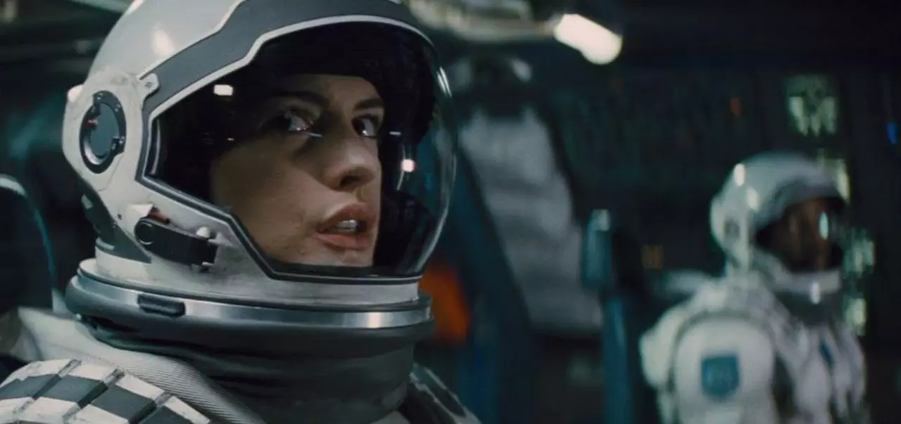 Interstellar citazioni e dialoghi, 2014, Christopher Nolan, Anne Hathaway, tuta spaziale