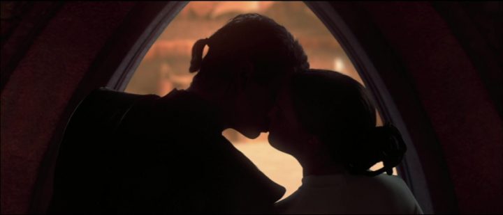 Star Wars Episodio II - L'attacco dei cloni citazioni e dialoghi di George Lucas, con Hayden Christensen, Natalie Portman, Anakin Skywalker, Padmé Amidala, bacio, arena