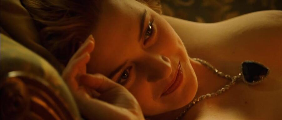 Scena del ritratto di Titanic con protagonista Kate Winslet