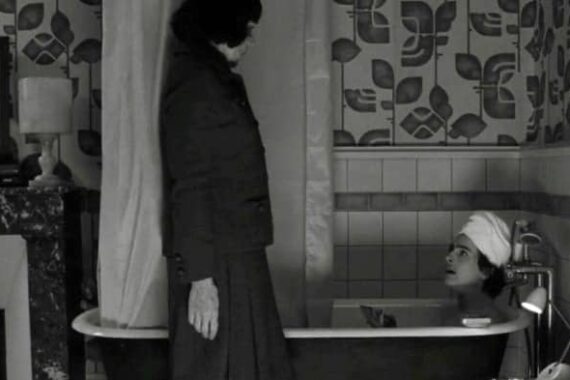 Scena in bagno con Timothee Chalamet e Frances McDormand