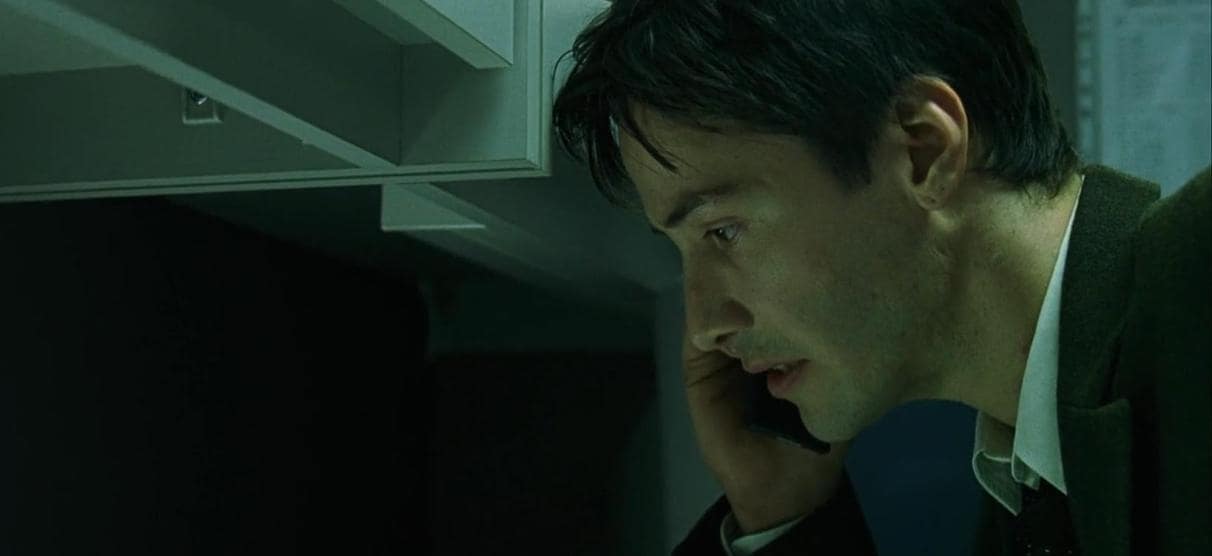 Keanu Reeves aiutò passeggeri dopo l’atterraggio d’emergenza - Matrix, 1999, Wachowski, Keanu Reeves, Neo, telefono, ufficio