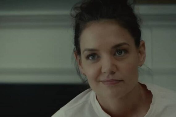 Katie Holmes nuda in Alone Together