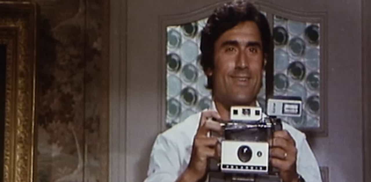 Il figlio di Lando Buzzanca, Il merlo maschio, 1971, Pasquale Festa Campanile, Lando Buzzanca, macchina fotografica, fotocamera